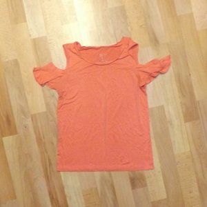 **LAST CHANCE**Arizona Jean Co. cold shoulder tee